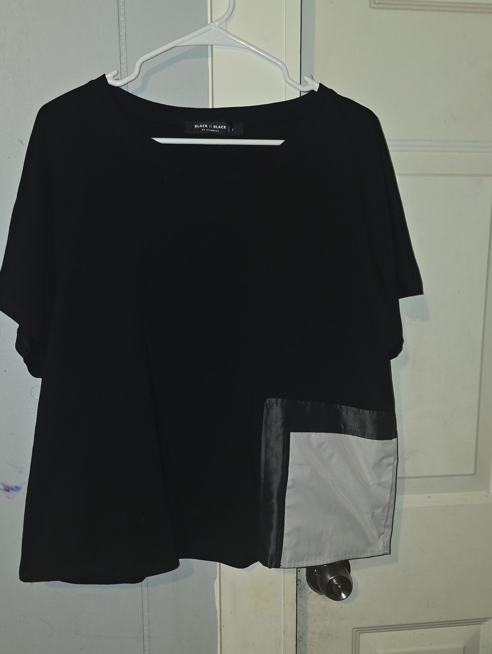 Black Women’s Short-Sleeve Top with Contrast Pocket - Black |